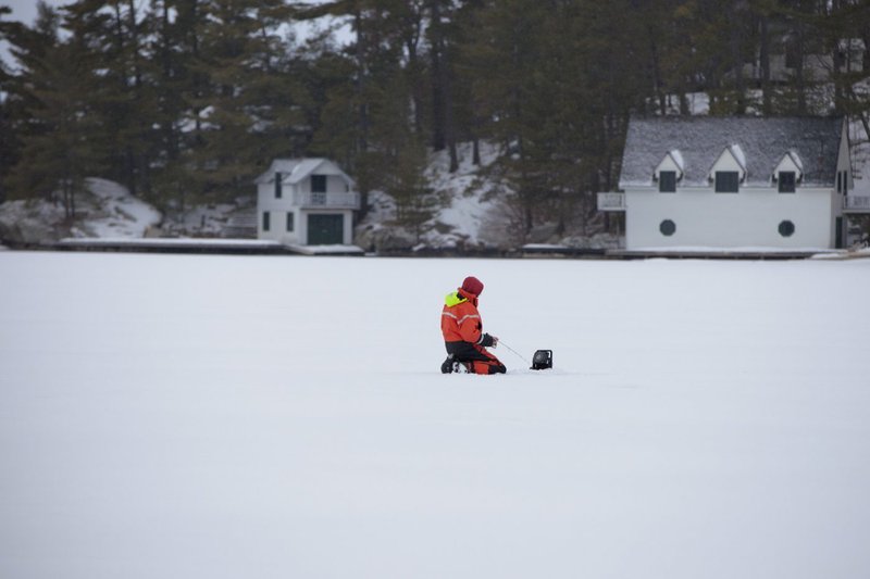 Guide to ice fishing gamble game
